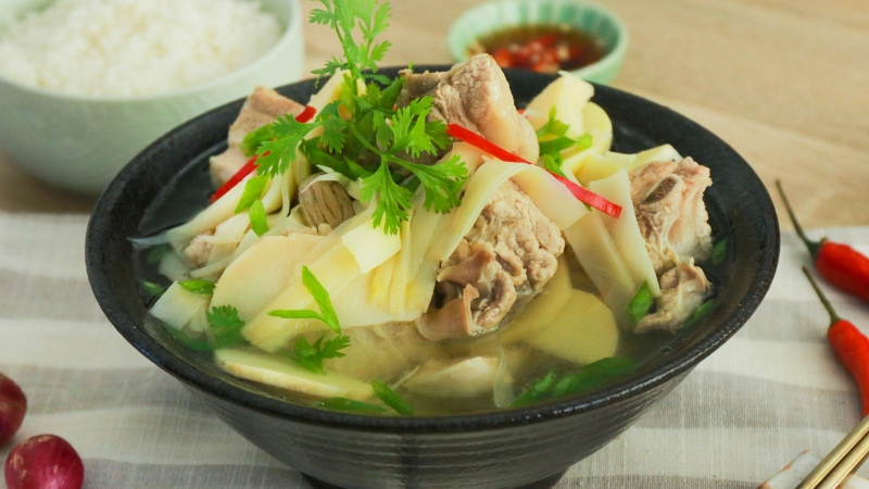 Bát canh măng nóng hổi giữ trọn hương vị bữa cơm nhà