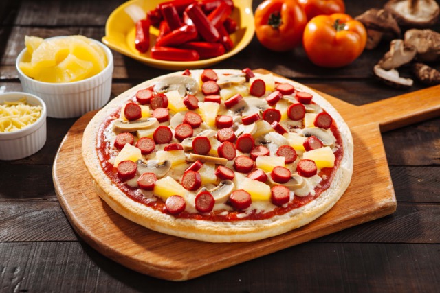 Nhân bánh giúp pizza thêm tròn vị và thơm ngon