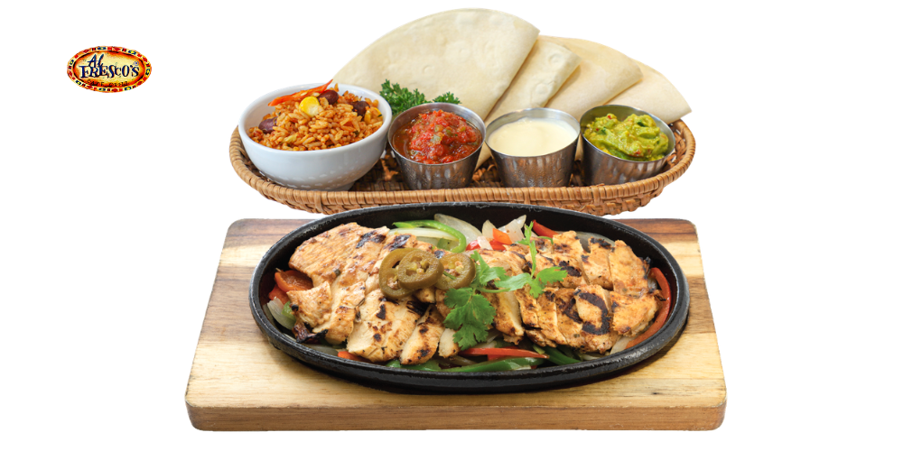 Thịt gà tẩm ướp đậm vị ăn kèm tortilla, cơm chiên và nhiều loại xốt