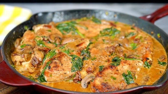 Món gà Tuscan với phô mai Parmesan bào mịn