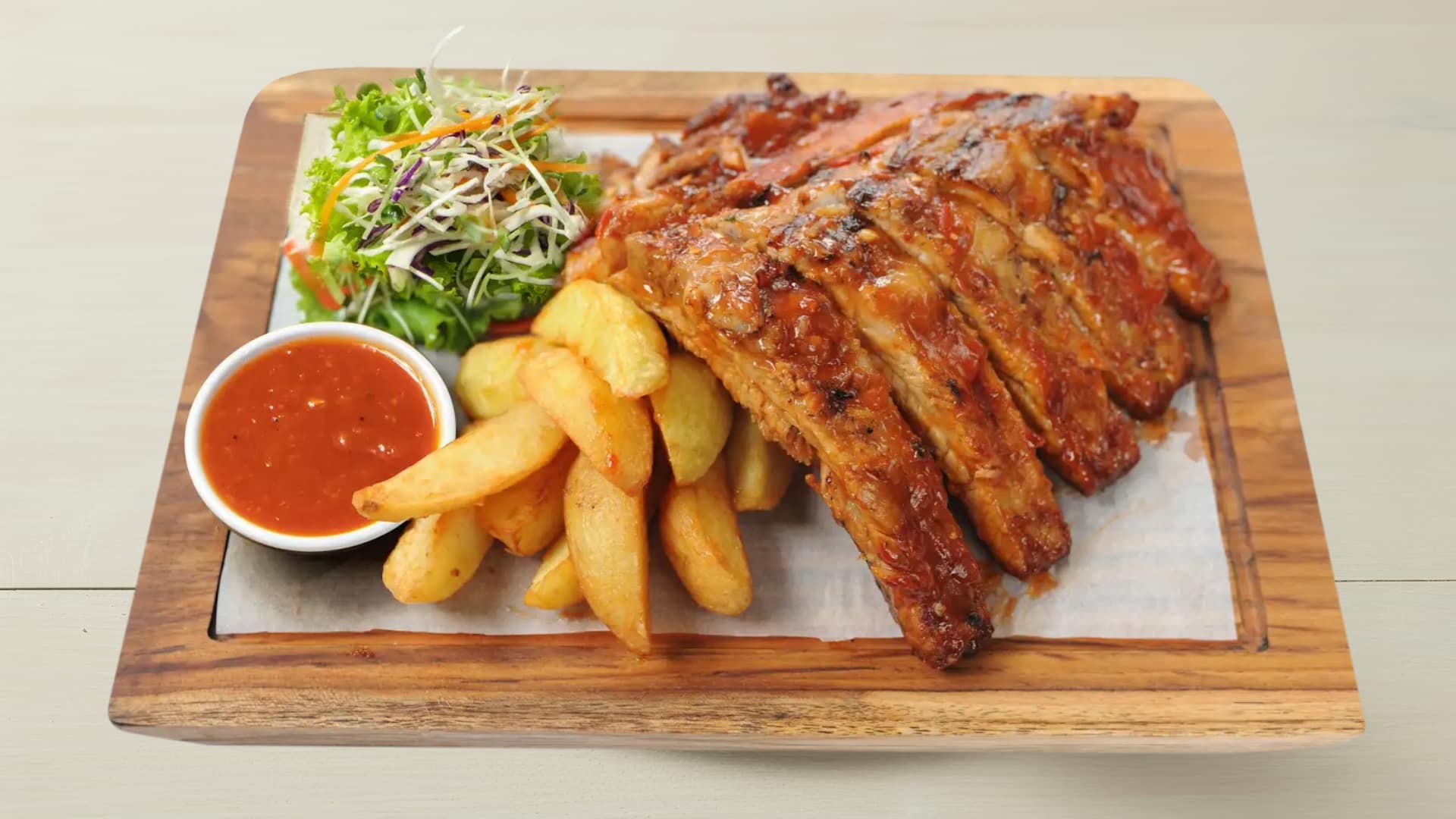 Half Rack Ribs tại Al Fresco's với nửa dẻ sườn nướng phủ xốt BBQ