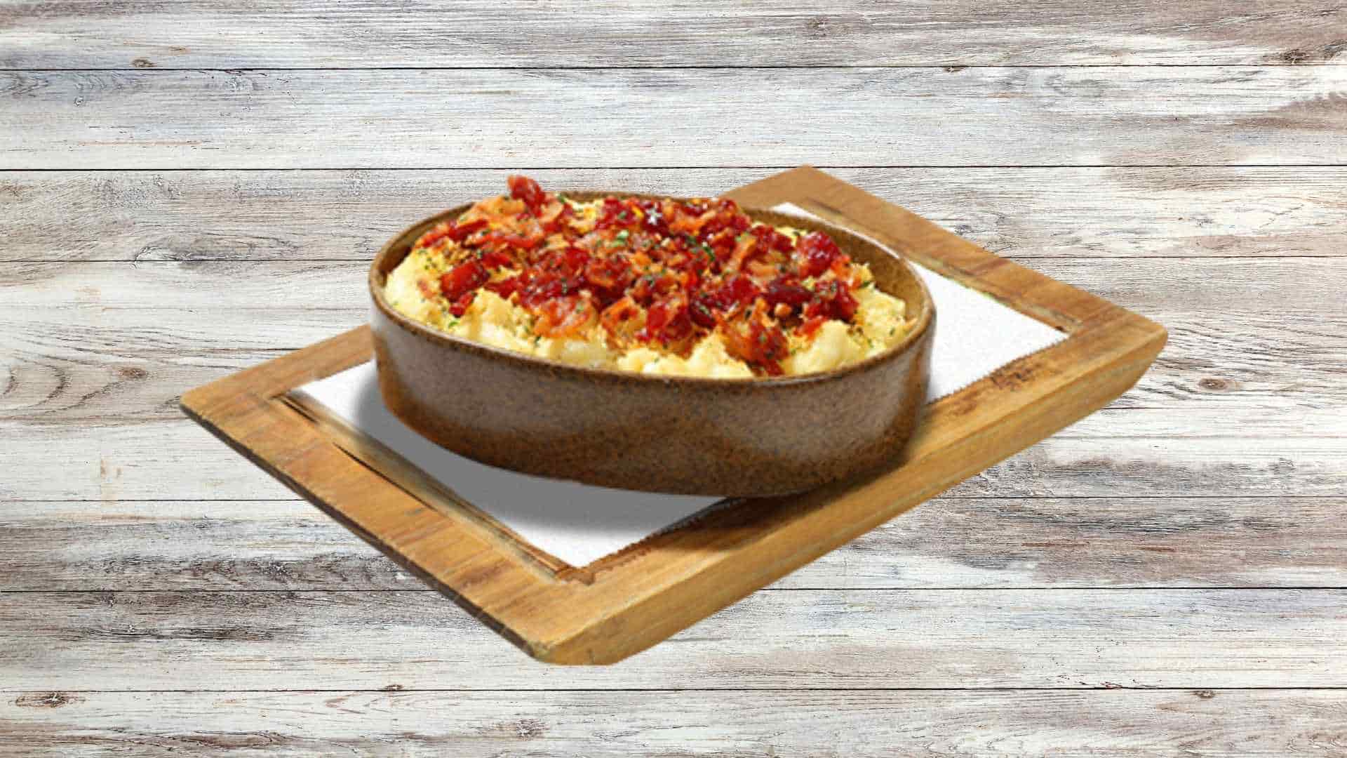 HONEY BACON MAC & CHEESE gồm nui xốt kem mật ong, hai loại phô mai và thịt ba chỉ xông khói