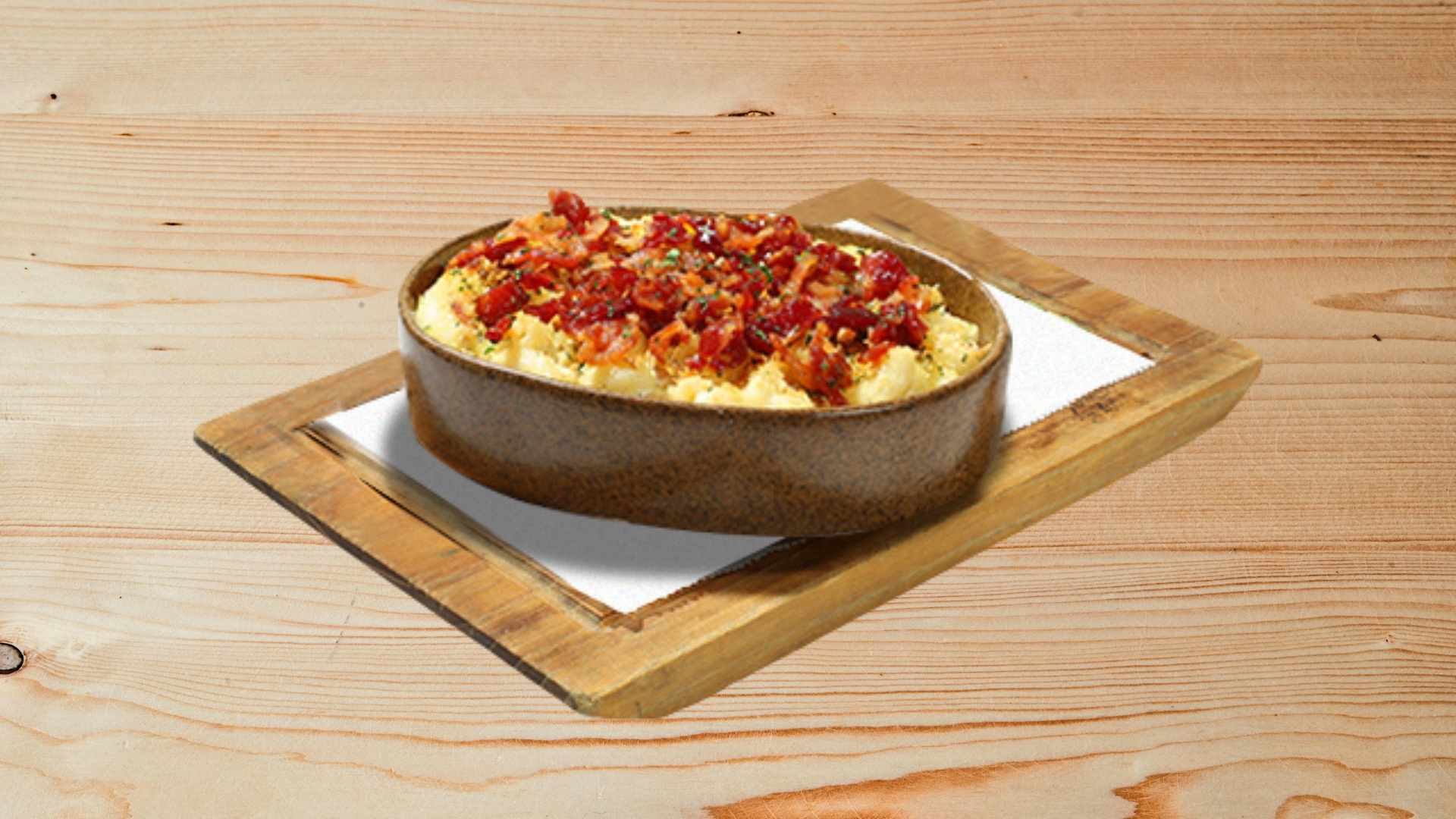 Honey Bacon Mac & Cheese gồm nui xốt kem mật ong, Mozzarella, Cheddar và thịt ba chỉ xông khói