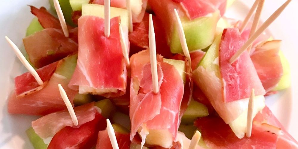 Jambon lát mỏng hay cuộn giúp món ăn thêm tiện lợi và trình bày đẹp mắt