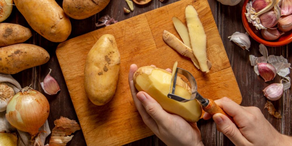 Sơ chế khoai tây đúng cách để chiên khoai giòn lâu