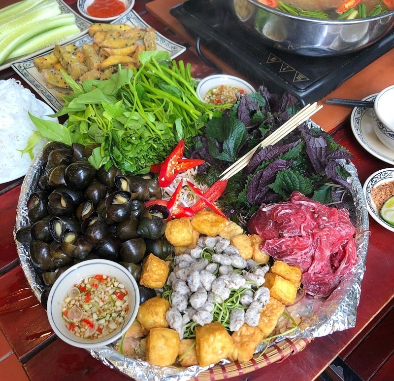 Lẩu riêu ốc thích hợp để bắt đầu buổi hẹn hò ấm cúng