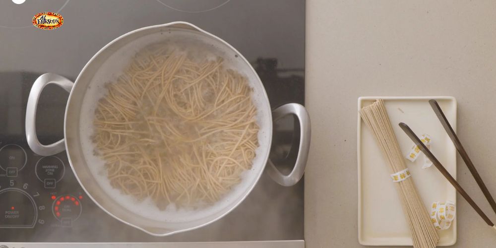 Luộc mỳ Soba