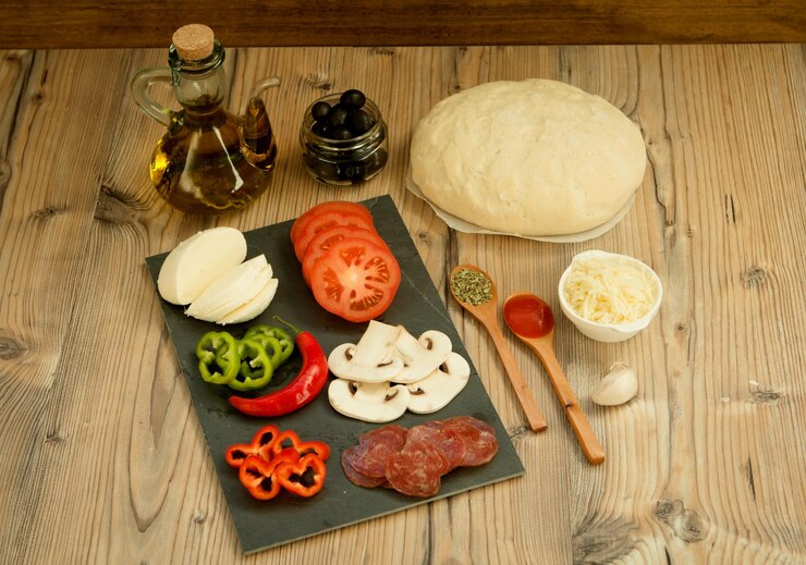  làm pizza xốt ớt chua ngọt và phô mai