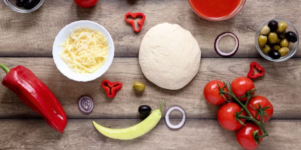Nguyên liệu là xốt cà chua pizza