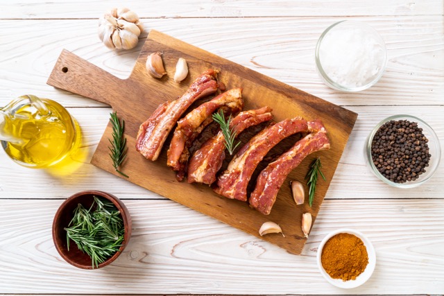 Nguyên liệu cần chuẩn bị chuẩn công thức ướp sườn nướng của nhà hàng