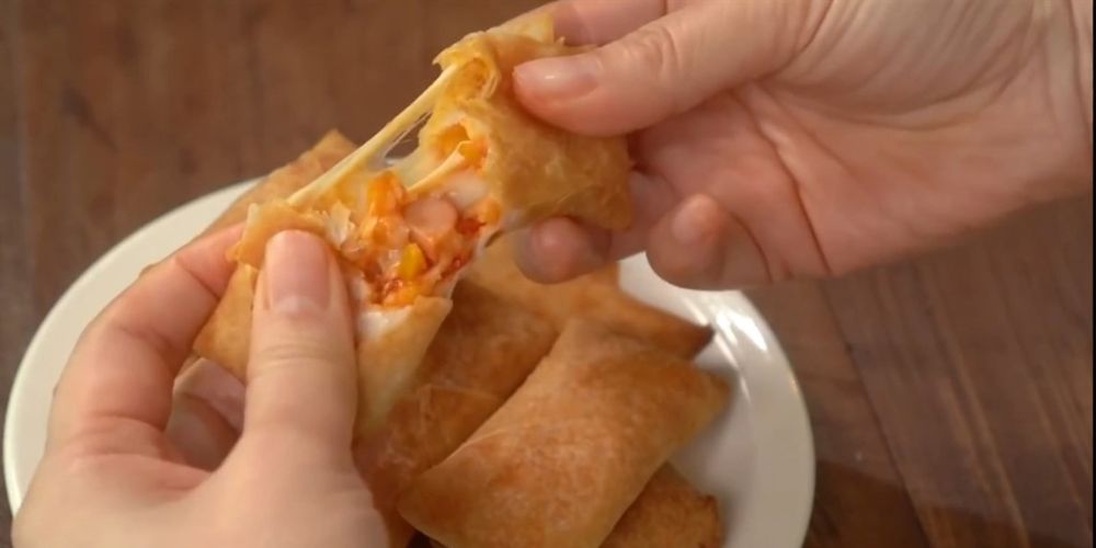 Pizza cuộn nướng trong nồi chiên không dầu