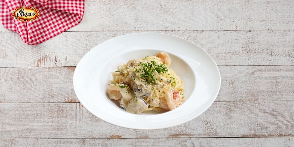 Pasta với sợi mì mềm kết hợp xốt đặc trưng, phù hợp cho bữa trưa đầy đủ và dễ thưởng thức