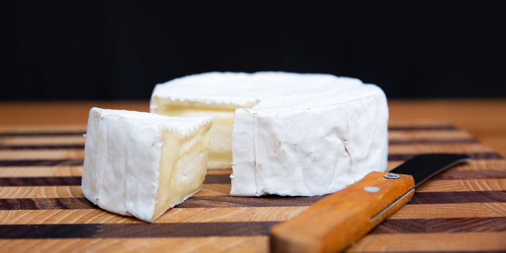 Phô mai Brie là loại phô mai mềm nổi tiếng của Pháp