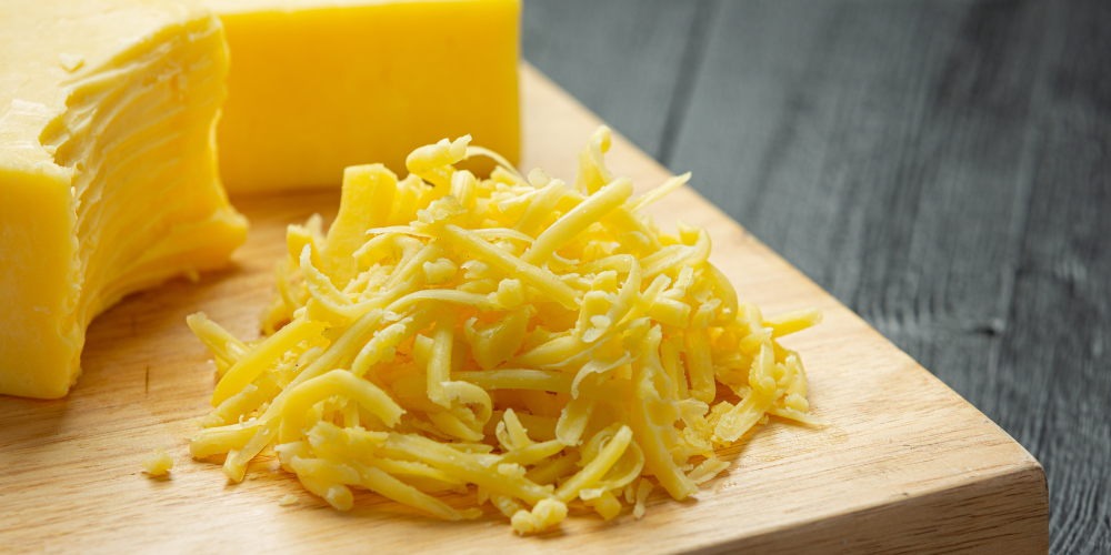 Phô mai Cheddar là loại phô mai nổi tiếng có nguồn gốc từ Anh