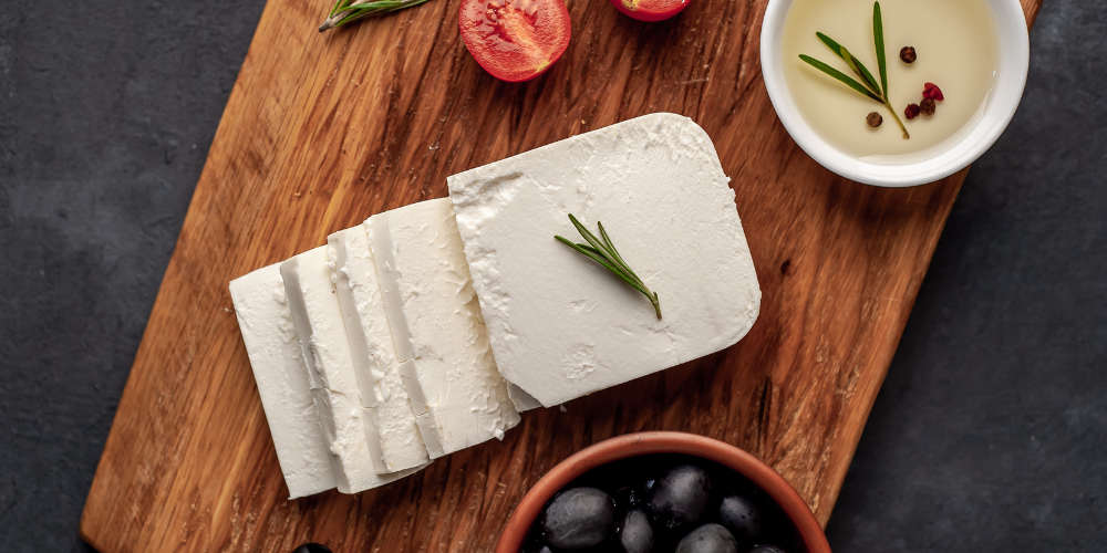 Phô mai Feta được làm từ sữa cừu