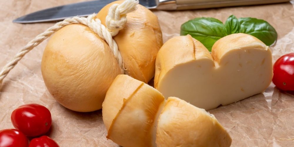 Phô mai  Scamorza có vị béo ngậy nhưng không quá hăng mùi 