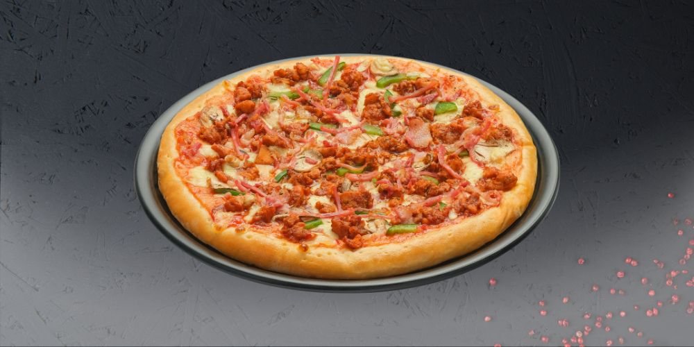 Pizza BBQ Chicken ngon hơn khi có thêm thịt xông khói.