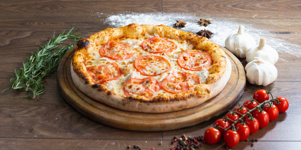Pizza đế dày dùng nhiều bột hơn, được để bột nở lâu hơn, nhờ vậy phần bánh mềm xốp