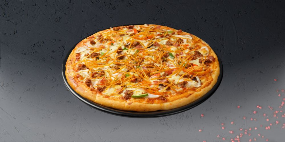 Pizza Texas Beef thêm hương vị nhờ phần ba chỉ xông khói.