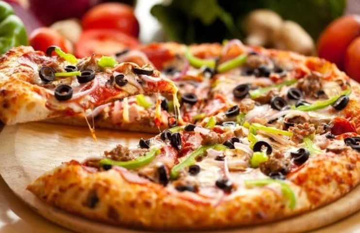 pizza tươi và pizza công nghiệp