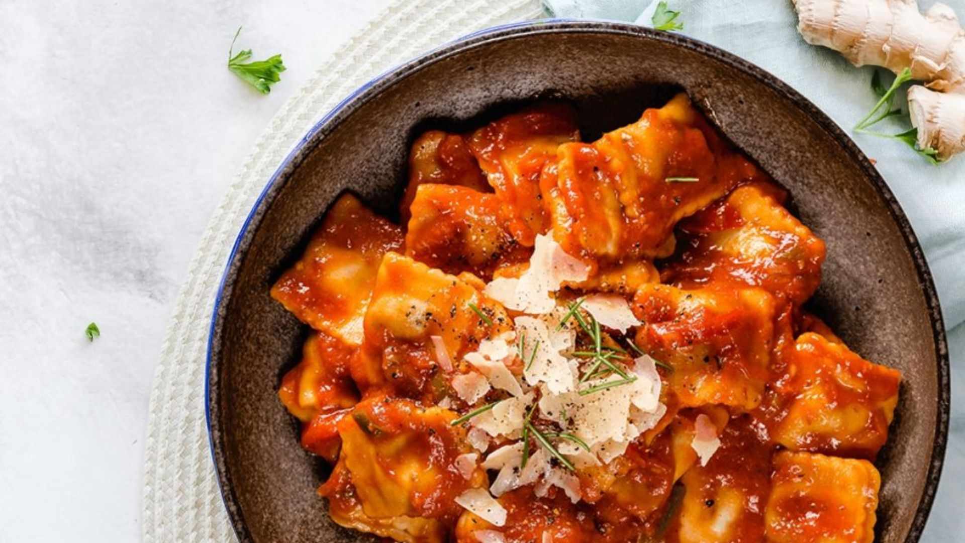 Ravioli là lựa chọn phù hợp cho bữa trưa, bữa tối hoặc những buổi gặp gỡ cùng gia đình và bạn bè.