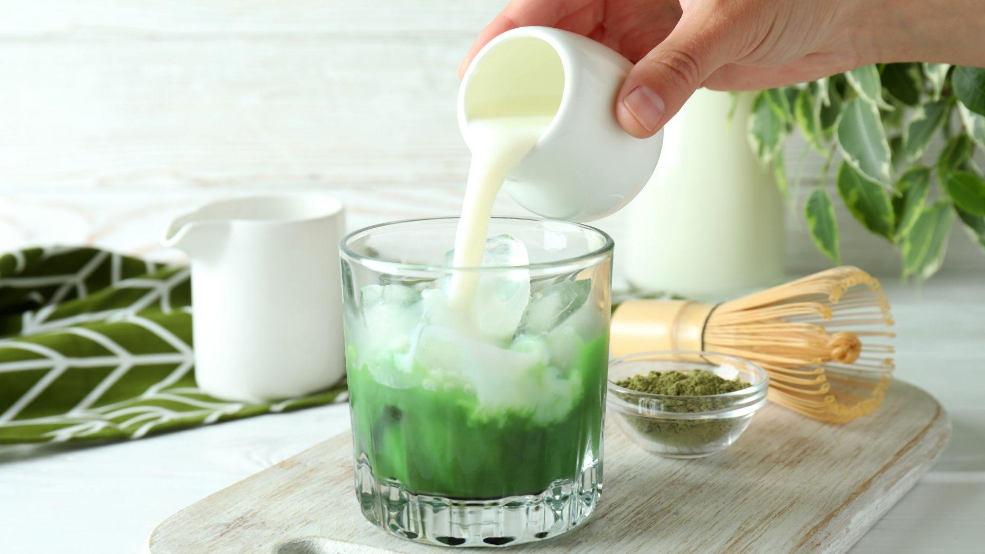 Ly matcha latte hoàn chỉnh 
