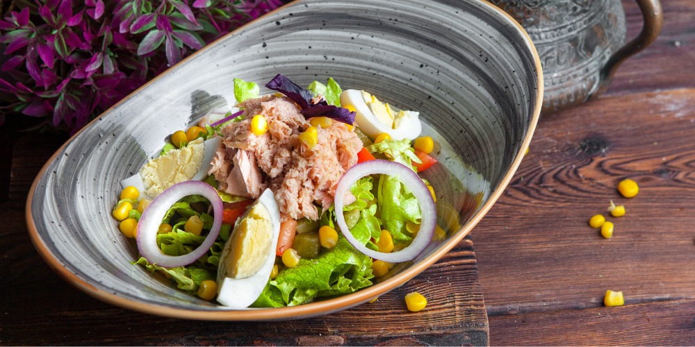Salad cá ngừ trộn mayonnaise