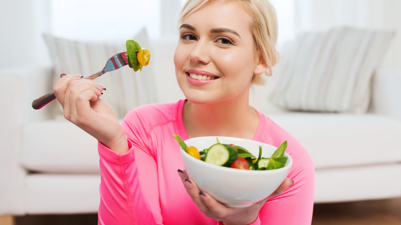 Salad giúp cải thiện tinh thần và thói quen ăn uống