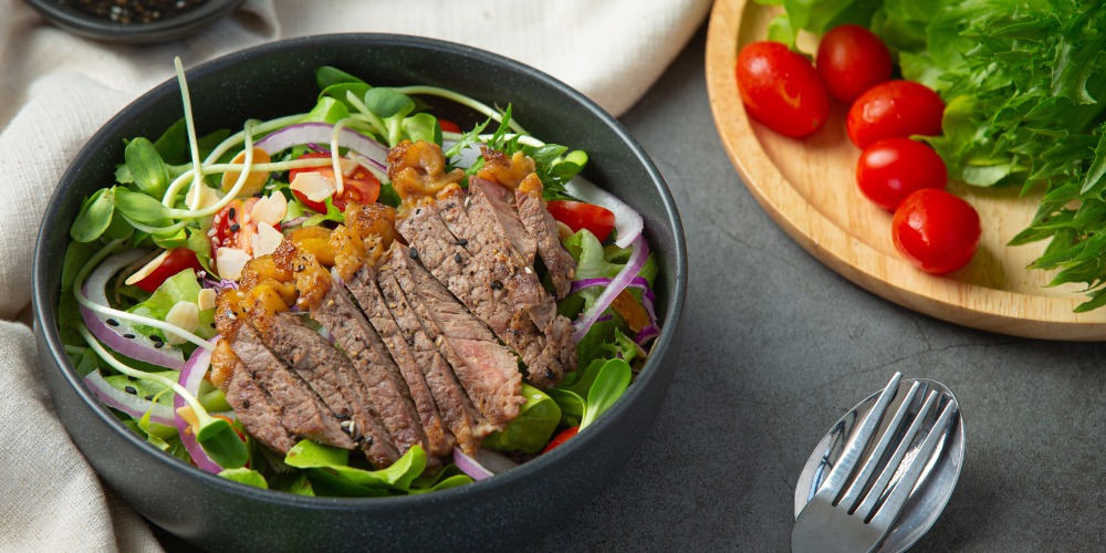 Salad rau xà lách trộn mayonnaise thịt bò
