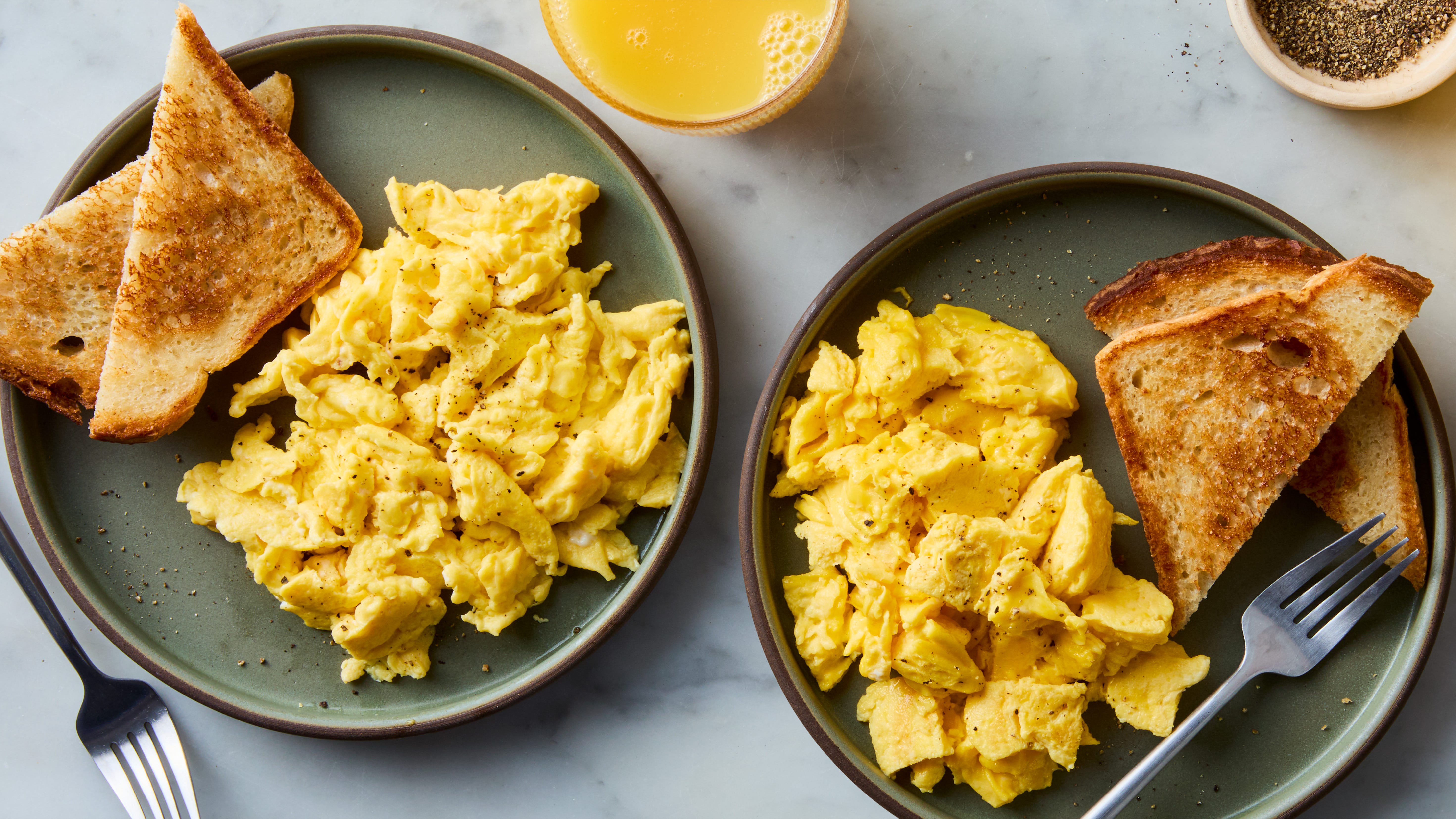 Trứng bác (scrambled eggs) là món ăn sáng kinh điển