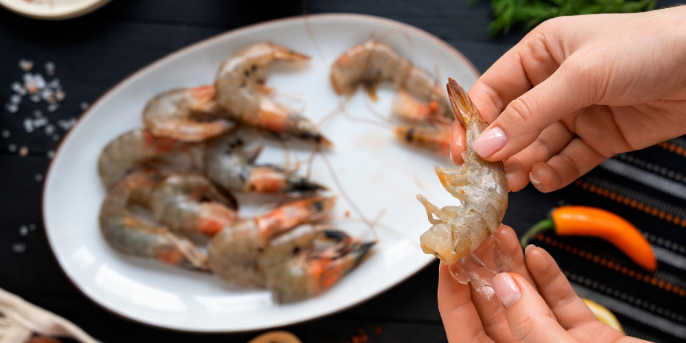 Trước tiên, bạn cần làm sạch toàn bộ hải sản