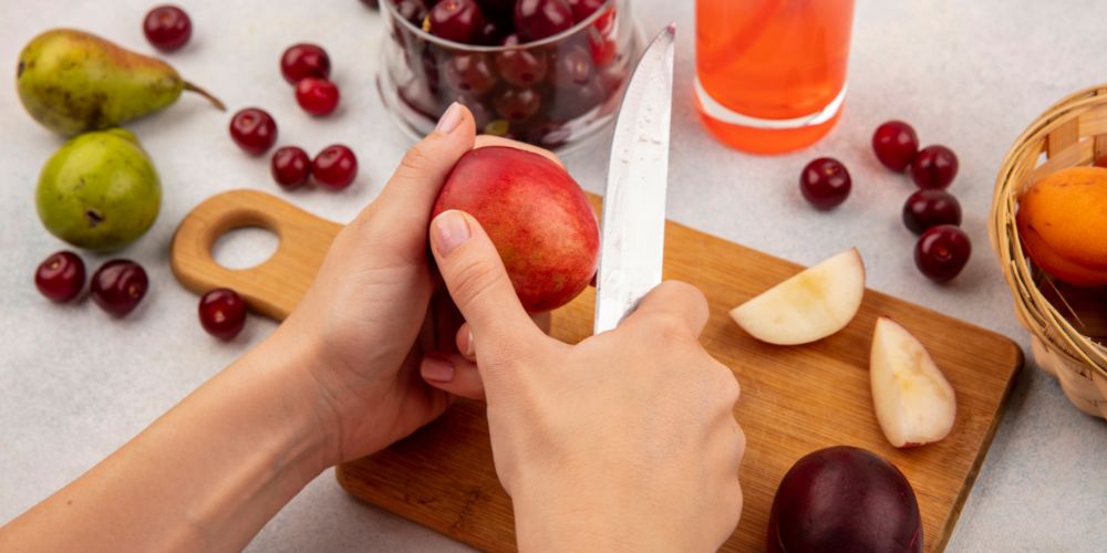 Chuẩn bị và sơ chế các loại trái cây yêu thích (tùy khẩu vị)