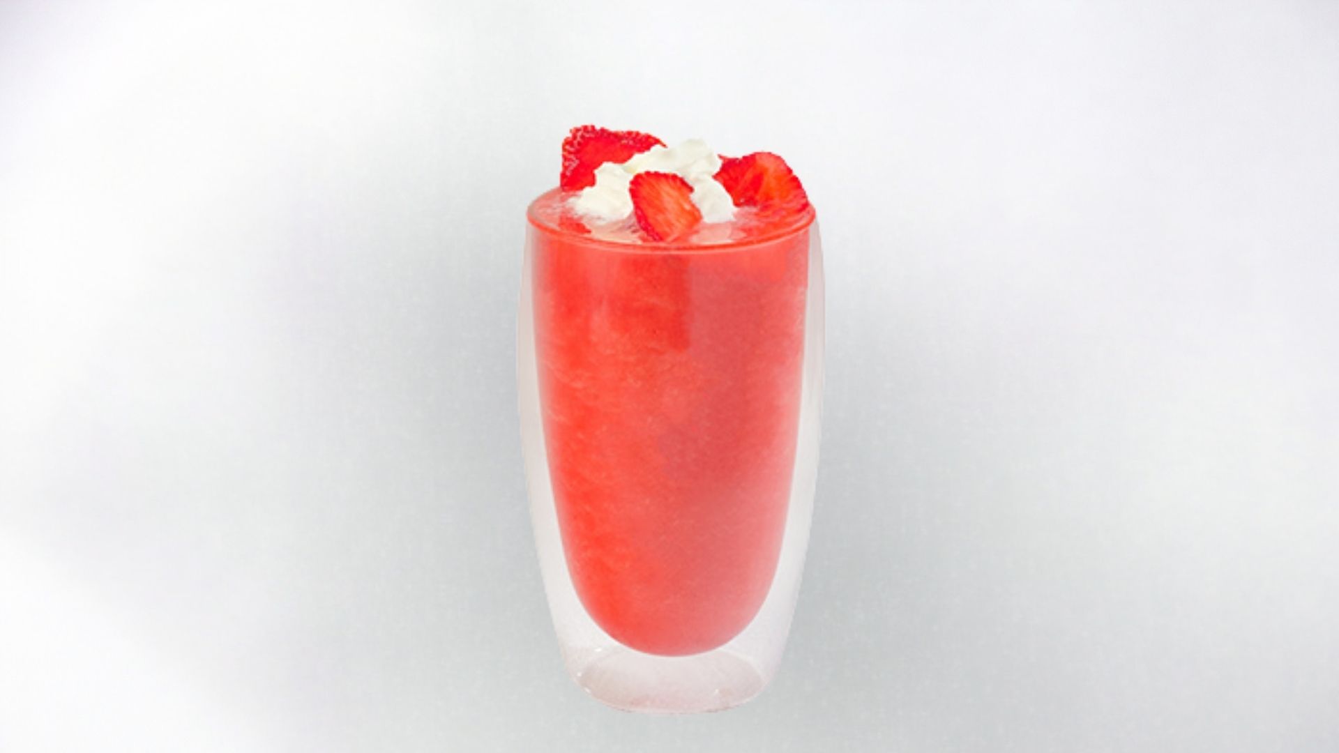 Strawberry Smoothie mát lạnh với hương vị dâu tây chua ngọt hài hòa, phù hợp để giải khát sau bữa ăn