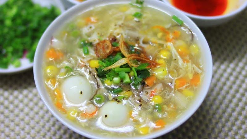 Thưởng thức súp nấm gà thơm ngon
