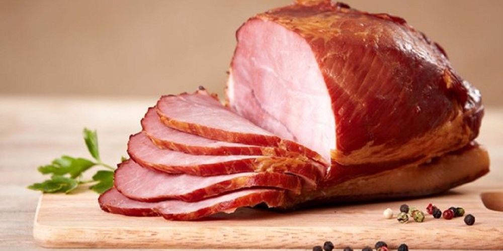 Thịt xông khói giúp bữa ăn thêm hương vị đậm đà và dễ chế biến.
