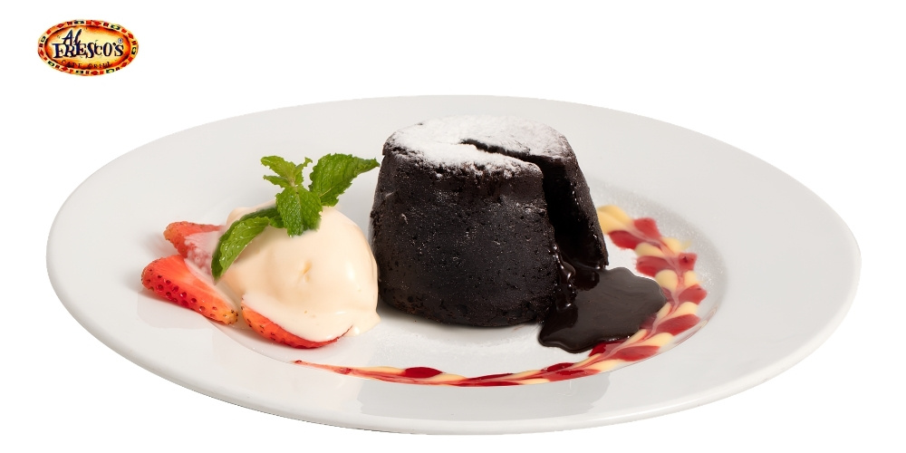 Chocolate Mud Pudding kết hợp cùng kem tạo nên món tráng miệng cân bằng, dễ thưởng thức sau bữa ăn