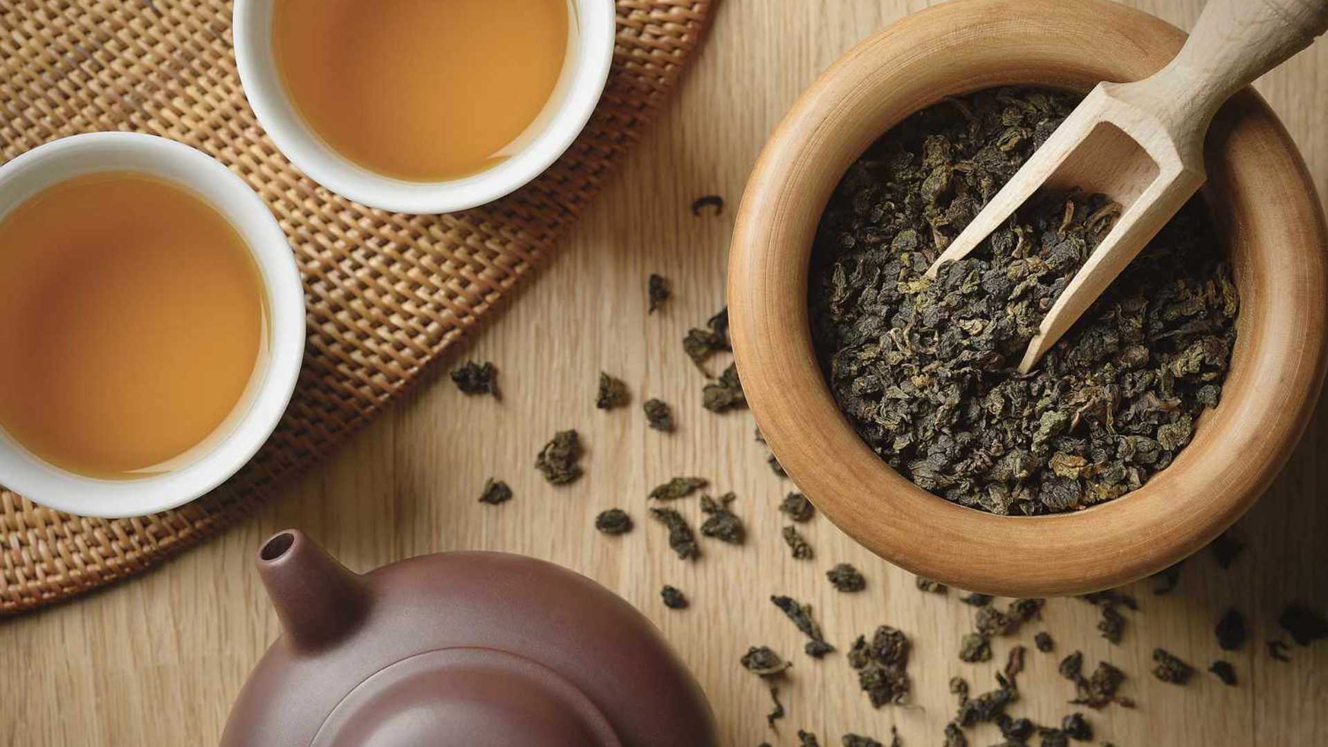 Trà ô long có hương thơm nhẹ nhàng, thanh tao dễ kết hợp với các loại trái cây chua nhẹ
